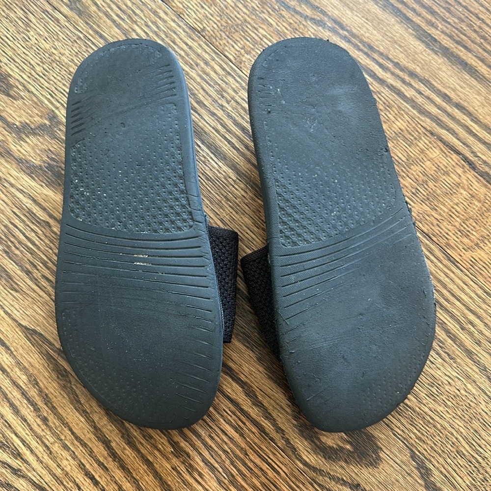 Women’s Apl Slides Size 7 - image 3
